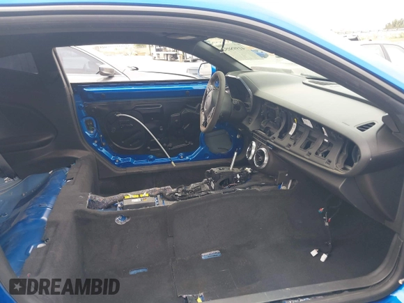 2018 Chevrolet Camaro ZL1 with VIN 1G1FK1R64J0115583, listed as a IAAI auction lot 41998052 with Not Provided miles and . Bid and sale history available at DreamBid. Image 5.