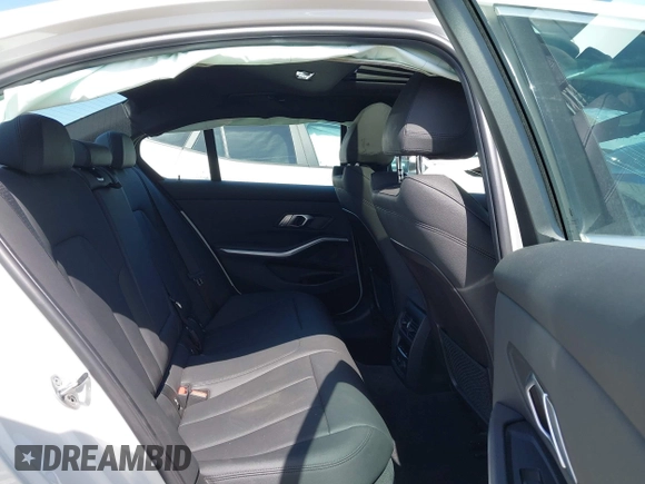 2020 BMW 3 Series 330i с VIN 3MW5R1J01L8B10868, выставлен на аукционе IAAI как лот 42335176 с пробегом 36 055 миль миль и . История ставок и продаж доступна на DreamBid. Изображение 8.