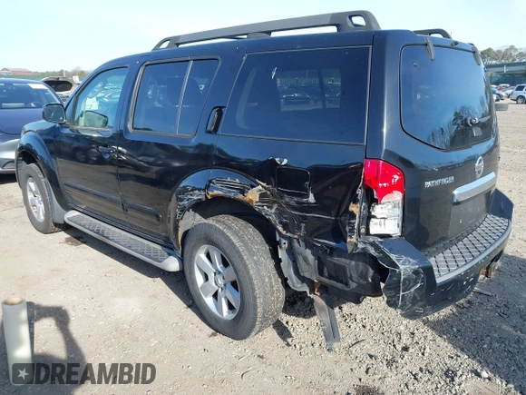 2008 Nissan Pathfinder S z VIN 5N1AR18B08C658137, wystawiony jako IAAI lot #41907576 z przebiegiem 172 586 mil mil oraz . Historia ofert i sprzedaży dostępna na DreamBid. Obrazek 3.