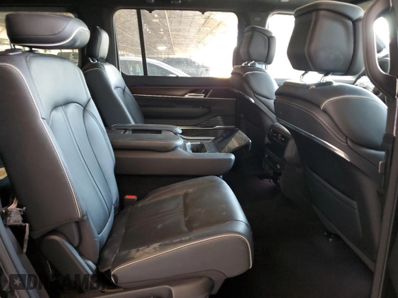 2023 Jeep Grand Wagoneer Series II с VIN 1C4SJSFP7PS556908, выставлен на аукционе Copart как лот 58543354 с пробегом 8 221 миль миль и Чистый • Clean title. История ставок и продаж доступна на DreamBid. Изображение 11.