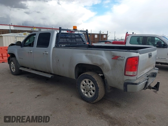 2013 GMC Sierra 2500HD SLT z VIN 1GT121C83DF202114, wystawiony jako IAAI lot #41669669 z przebiegiem 179 676 mil mil oraz . Historia ofert i sprzedaży dostępna na DreamBid. Obrazek 3.