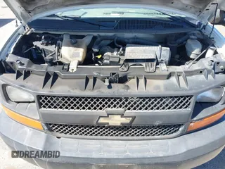 2008 Chevrolet Express Cargo Van with VIN 1GCGG25C381184266, listed as a IAAI auction lot 41833807 with 472,299 mi miles. Bid and sale history available at carsss.com. Image 10.
