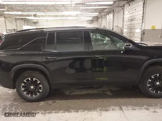 2024 Chevrolet Traverse AWD Z71 with VIN 1GNEVJKS7RJ198778, listed as a IAAI auction lot 41729998 with 8,051 mi miles. Bid and sale history available at carsss.com. Image 14.