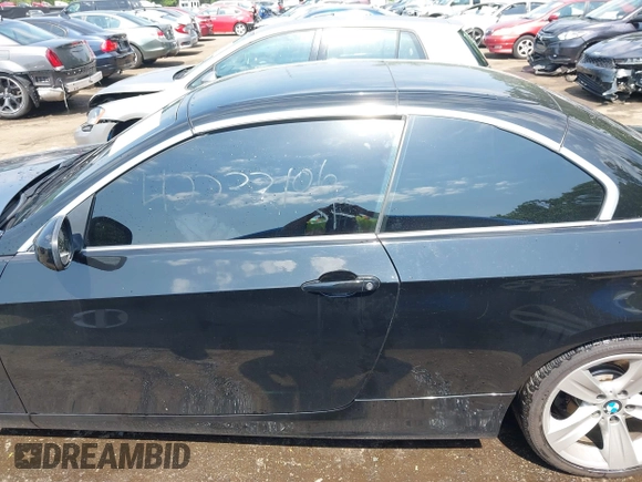 2011 BMW 3 Series 328i z VIN WBADW7C56BE544585, wystawiony jako IAAI lot #42233106 z przebiegiem Nie podano mil oraz . Historia ofert i sprzedaży dostępna na DreamBid. Obrazek 13.