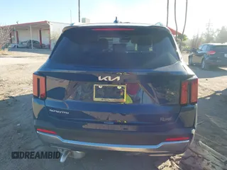 2024 Kia Sorento S z VIN 5XYRL4JC0RG276555, wystawiony jako IAAI lot #41417131 z przebiegiem 7 149 mil mil oraz . Historia ofert i sprzedaży dostępna na DreamBid. Obrazek 16.