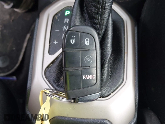 2015 Jeep Renegade Latitude with VIN ZACCJABT9FPB46231, listed as a IAAI auction lot 40805225 with 158,509 mi miles. Bid and sale history available at carsss.com. Image 11.