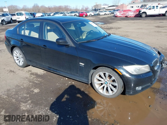 2011 BMW 3 Series 328i xDrive z VIN WBAPK7C51BA970796, wystawiony jako IAAI lot #41886963 z przebiegiem 143 619 mil mil oraz . Historia ofert i sprzedaży dostępna na DreamBid. Obrazek 1.