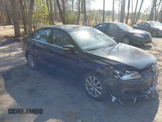 2013 Volkswagen Jetta SE z VIN 3VWDX7AJ5DM375119, wystawiony jako IAAI lot #41779752 z przebiegiem 149 943 mil mil oraz . Historia ofert i sprzedaży dostępna na DreamBid. Obrazek 1.