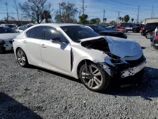 2024 Lexus IS 300 z VIN JTHCA1D20R5129947, wystawiony jako Copart lot #43043795 z przebiegiem 9 339 mil mil oraz Szkoda całkowita • Salvage title. Historia ofert i sprzedaży dostępna na DreamBid. Obrazek 4.