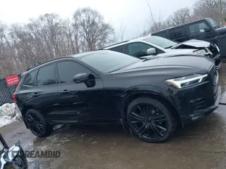 2019 Volvo XC60 R-Design with VIN LYV102RM9KB297622, listed as a IAAI auction lot 41582805 with 66,334 mi miles. Bid and sale history available at carsss.com. Image 13.