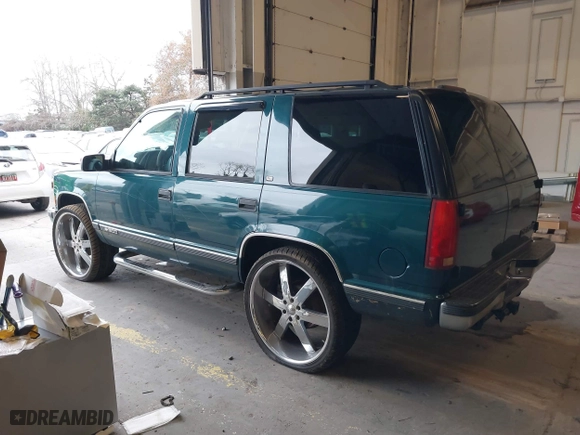 1997 Chevrolet Tahoe with VIN 1GNEK13R8VJ411512, listed as a IAAI auction lot 41583085 with 239,481 mi miles. Bid and sale history available at carsss.com. Image 3.