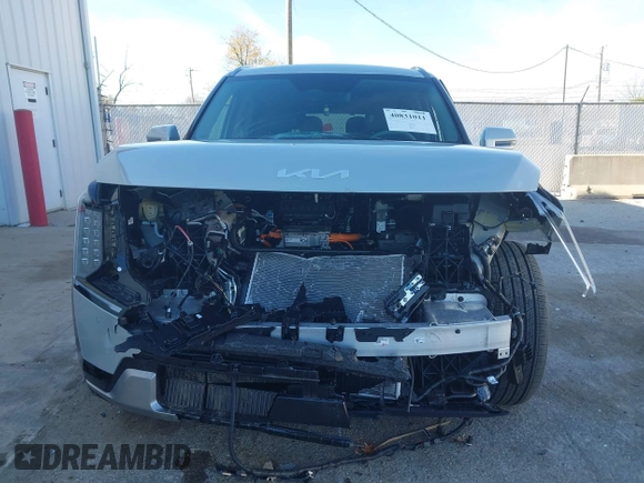 2024 Kia EV9 Land z VIN KNDADFS52R6025531, wystawiony jako IAAI lot #40831011 z przebiegiem Nie podano mil oraz . Historia ofert i sprzedaży dostępna na DreamBid. Obrazek 13.