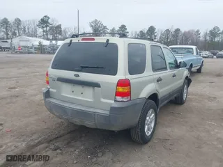 2005 Ford Escape XLT with VIN 1FMYU93135DA07844, listed as a IAAI auction lot 41786019 with 118,840 mi miles. Bid and sale history available at carsss.com. Image 4.