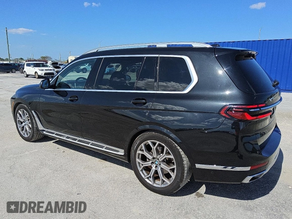 2024 BMW X7 xDrive40i z VIN 5UX23EM07R9V08996, wystawiony jako Copart lot #56997025 z przebiegiem 27 719 mil mil oraz Czysty tytuł • Clean title. Historia ofert i sprzedaży dostępna na DreamBid. Obrazek 2.