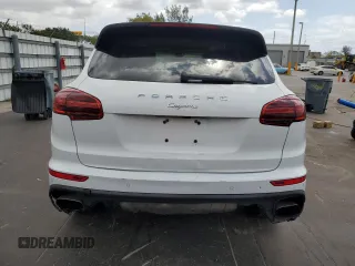 2017 Porsche Cayenne z VIN WP1AA2A20HKA90715, wystawiony jako Copart lot #53635315 z przebiegiem 131 703 mil mil oraz Szkody całkowita. Historia ofert i sprzedaży dostępna na DreamBid. Obrazek 6.