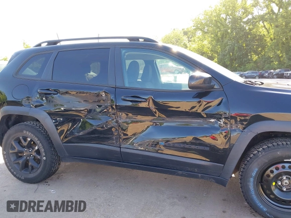 2019 Jeep Cherokee Latitude z VIN 1C4PJMCX2KD473275, wystawiony jako IAAI lot #42276497 z przebiegiem 123 117 mil mil oraz . Historia ofert i sprzedaży dostępna na DreamBid. Obrazek 6.