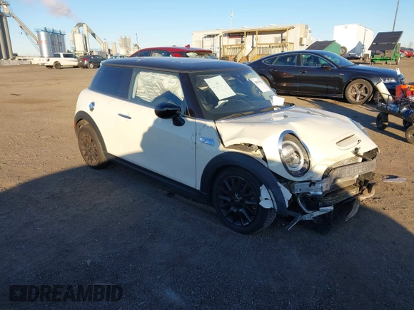 2020 MINI Hardtop Cooper S z VIN WMWXR5C00L2L49498, wystawiony jako IAAI lot #40679562 z przebiegiem 48 387 mil mil oraz . Historia ofert i sprzedaży dostępna na DreamBid. Obrazek 1.