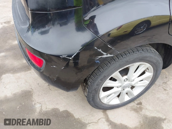 2013 Kia Soul + z VIN KNDJT2A66D7569863, wystawiony jako IAAI lot #42107481 z przebiegiem 101 780 mil mil oraz . Historia ofert i sprzedaży dostępna na DreamBid. Obrazek 12.