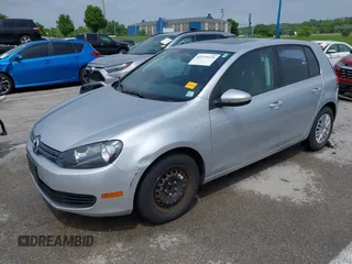 2013 Volkswagen Golf w/Conv & Sunroof с VIN WVWDB7AJ0DW138541, выставлен на аукционе IAAI как лот 42173133 с пробегом 44 910 миль миль и . История ставок и продаж доступна на DreamBid. Изображение 19.