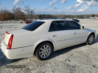 2009 Cadillac DTS 1SA z VIN 1G6KD57Y49U110046, wystawiony jako Copart lot #46638285 z przebiegiem 188 683 mil mil oraz Nie do naprawy • Non repairable. Historia ofert i sprzedaży dostępna na DreamBid. Obrazek 3.