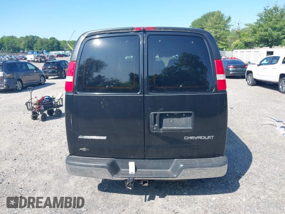 2005 Chevrolet Express Passenger z VIN 1GNFG15T751169844, wystawiony jako IAAI lot #42393893 z przebiegiem 226 673 mil mil oraz . Historia ofert i sprzedaży dostępna na DreamBid. Obrazek 16.