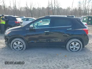 2018 Chevrolet Trax LT with VIN 3GNCJPSB1JL231115, listed as a IAAI auction lot 41686302 with 44,763 mi miles. Bid and sale history available at carsss.com. Image 14.