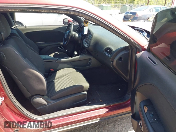 2017 Dodge Challenger SXT z VIN 2C3CDZAG8HH568476, wystawiony jako IAAI lot #42334027 z przebiegiem 161 515 mil mil oraz . Historia ofert i sprzedaży dostępna na DreamBid. Obrazek 5.