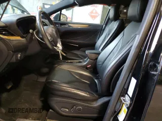 2016 Lincoln MKC Select z VIN 5LMCJ2D9XGUJ31639, wystawiony jako Copart lot #62773445 z przebiegiem 75 461 mil mil oraz Szkoda całkowita • Salvage title. Historia ofert i sprzedaży dostępna na DreamBid. Obrazek 7.