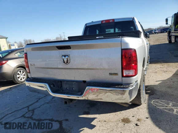 2018 Ram 1500 SLT z VIN 1C6RR6GG1JS206007, wystawiony jako Copart lot #50151835 z przebiegiem 118 194 mil mil oraz Szkoda całkowita • Salvage title. Historia ofert i sprzedaży dostępna na DreamBid. Obrazek 6.