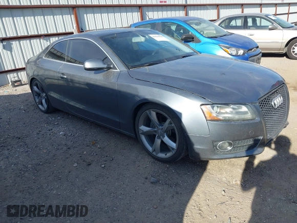 2012 Audi A5 Premium Plus z VIN WAULFAFR3CA026756, wystawiony jako IAAI lot #41824538 z przebiegiem 60 304 mil mil oraz . Historia ofert i sprzedaży dostępna na DreamBid. Obrazek 1.