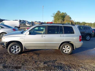 2003 Toyota Highlander with VIN JTEHF21A730098206, listed as a IAAI auction lot 40912312 with 301,948 mi miles. Bid and sale history available at carsss.com. Image 15.