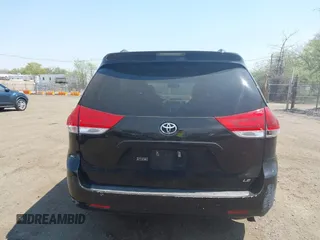 2011 Toyota Sienna LE AAS with VIN 5TDKK3DC4BS173688, listed as a IAAI auction lot 42106211 with 282,301 mi miles. Bid and sale history available at carsss.com. Image 16.