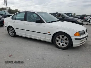 1999 BMW 3 Series 323i with VIN WBAAM3333XKC59029, listed as a Copart auction lot 76257774 with 301,189 mi miles and Salvage Title. Bid and sale history available at carsss.com. Image 4.