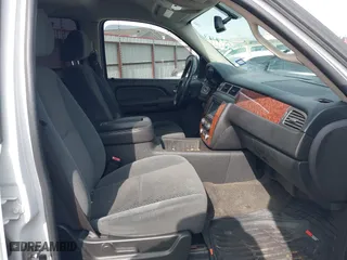 2007 Chevrolet Avalanche LT w/3LT with VIN 3GNEC12J17G298600, listed as a IAAI auction lot 41570793 with 142,714 mi miles. Bid and sale history available at carsss.com. Image 5.