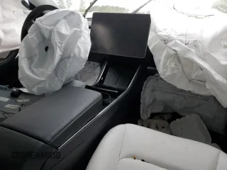 2021 Tesla Model Y Standard Range z VIN 5YJYGDED1MF109091, wystawiony jako Copart lot #50414004 z przebiegiem Nie podano mil oraz Szkody całkowita. Historia ofert i sprzedaży dostępna na DreamBid. Obrazek 9.
