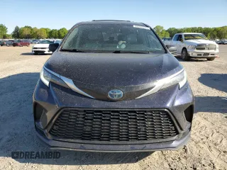 2021 Toyota Sienna XSE z VIN 5TDDRKEC0MS020631, wystawiony jako Copart lot #48259245 z przebiegiem 80 307 mil mil oraz Szkoda całkowita • Salvage title. Historia ofert i sprzedaży dostępna na DreamBid. Obrazek 5.