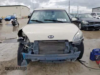 2013 Kia Soul + z VIN KNDJT2A64D7516093, wystawiony jako Copart lot #55762795 z przebiegiem 69 783 mil mil oraz Szkody całkowita. Historia ofert i sprzedaży dostępna na DreamBid. Obrazek 5.