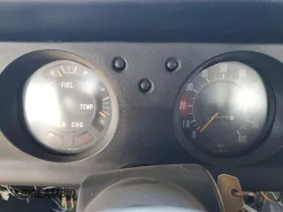 1974 Toyota Land Cruiser z VIN FJ5546419, wystawiony jako Copart lot #48010795 z przebiegiem 85 596 mil mil oraz Czysty tytuł • Clean title. Historia ofert i sprzedaży dostępna na DreamBid. Obrazek 9.