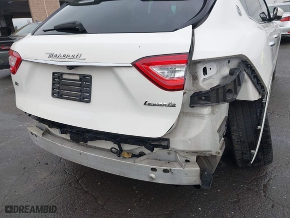 2017 Maserati Levante with VIN ZN661XUS7HX253832, listed as a IAAI auction lot 41732363 with 87,228 mi miles. Bid and sale history available at carsss.com. Image 6.