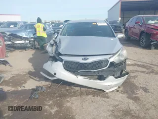 2016 Kia Forte LX with VIN KNAFK4A66G5585773, listed as a IAAI auction lot 41086399 with 1 mi miles. Bid and sale history available at carsss.com. Image 6.