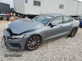 2020 Volvo S60 Momentum with VIN 7JR102FK8LG042485, listed as a Copart auction lot 49538744 with 27,414 mi miles. Bid and sale history available at carsss.com. Image 1.