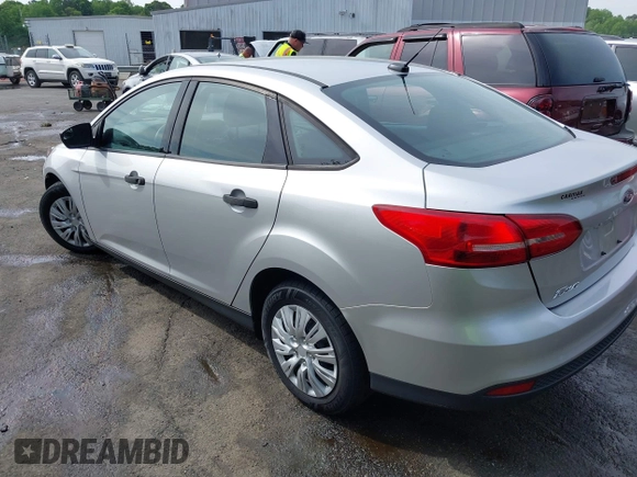 2017 Ford Focus S z VIN 1FADP3E21HL241557, wystawiony jako IAAI lot #42100036 z przebiegiem 106 764 mil mil oraz . Historia ofert i sprzedaży dostępna na DreamBid. Obrazek 3.