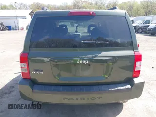 2008 Jeep Patriot Sport with VIN 1J8FF28W98D785130, listed as a IAAI auction lot 42069574 with 180,092 mi miles. Bid and sale history available at carsss.com. Image 16.