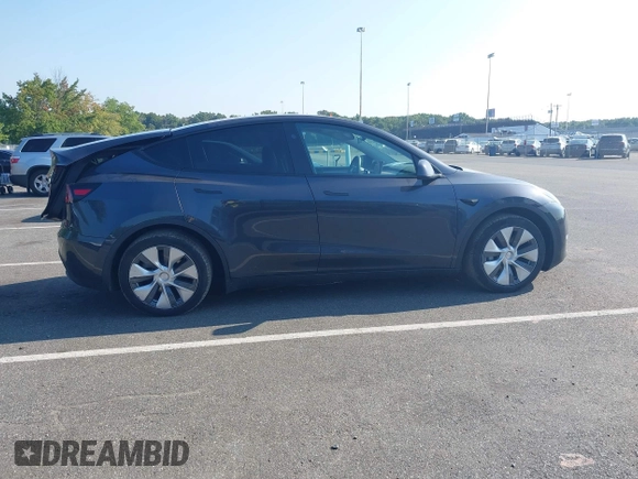 2024 Tesla Model Y Long Range z VIN 7SAYGDEEXRA263444, wystawiony jako IAAI lot #40199252 z przebiegiem 9 540 mil mil oraz . Historia ofert i sprzedaży dostępna na DreamBid. Obrazek 13.