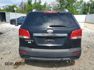 2013 Kia Sorento LX z VIN 5XYKT4A64DG352153, wystawiony jako Copart lot #55330825 z przebiegiem 289 967 mil mil oraz Szkoda całkowita • Salvage title. Historia ofert i sprzedaży dostępna na DreamBid. Obrazek 6.