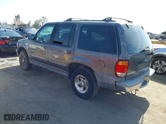 1999 Ford Explorer XLT z VIN 1FMZU32E8XUA34921, wystawiony jako IAAI lot #42162432 z przebiegiem 263 443 mil mil oraz . Historia ofert i sprzedaży dostępna na DreamBid. Obrazek 3.