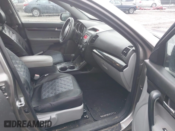 2011 Kia Sorento LX with VIN 5XYKT3A14BG119384, listed as a IAAI auction lot 41716001 with 152,061 mi miles. Bid and sale history available at carsss.com. Image 5.