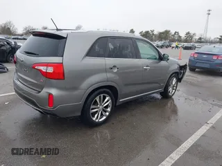 2014 Kia Sorento SX z VIN 5XYKWDA74EG538342, wystawiony jako IAAI lot #41972438 z przebiegiem 157 910 mil mil oraz . Historia ofert i sprzedaży dostępna na DreamBid. Obrazek 4.