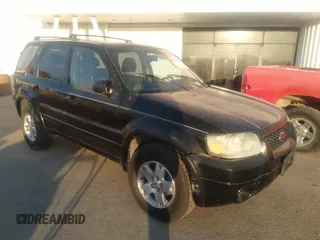 2007 Ford Escape Limited with VIN 1FMCU04147KA92387, listed as a IAAI auction lot 37323827 with 221,468 mi miles. Bid and sale history available at carsss.com. Image 1.