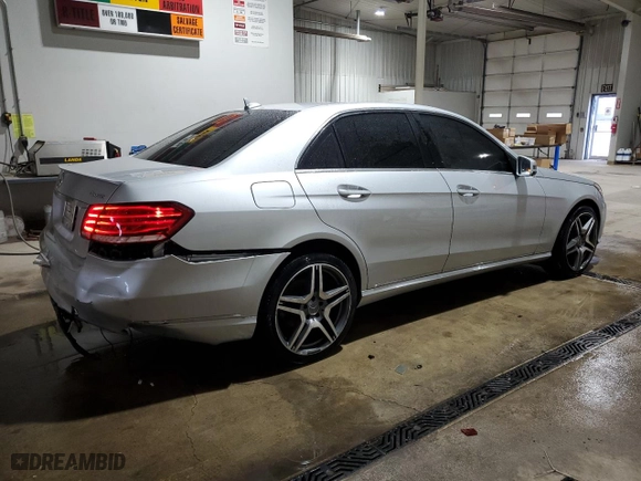 2014 Mercedes-Benz E-Class E 350 Luxury with VIN WDDHF8JB2EB029033, listed as a Copart auction lot 52008215 with 84,713 mi miles and Salvage Title. Bid and sale history available at carsss.com. Image 3.